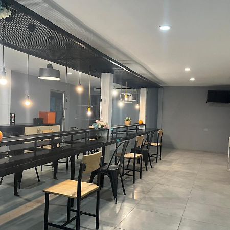 Готель V30 Sukhumvit Бангкок Екстер'єр фото