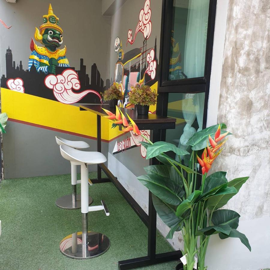Готель V30 Sukhumvit Бангкок Екстер'єр фото