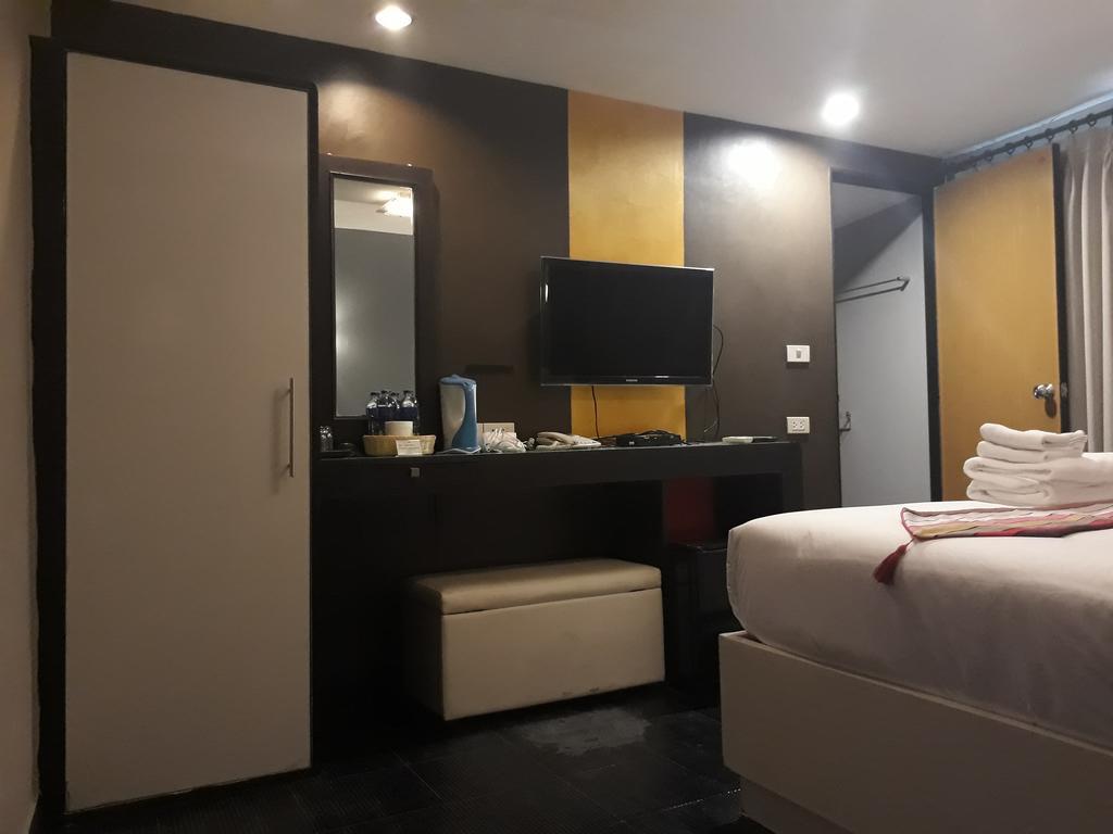 Готель V30 Sukhumvit Бангкок Екстер'єр фото