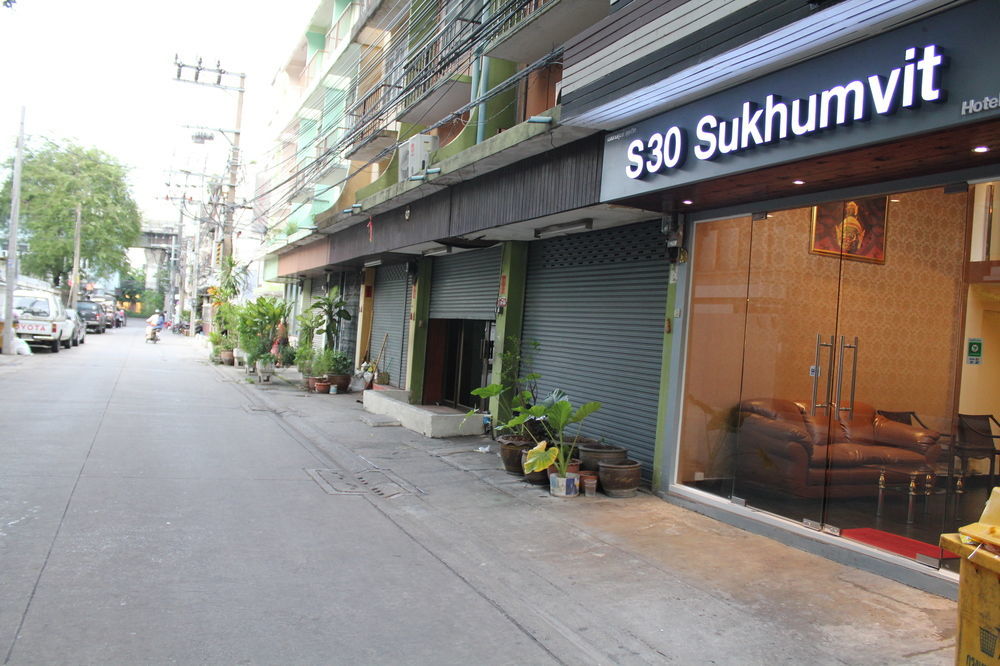 Готель V30 Sukhumvit Бангкок Екстер'єр фото